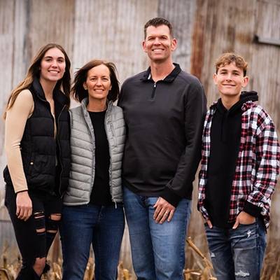 Todd, Tracy, Makenna y Brecken Cartwright