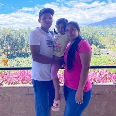 Eliseo, Jessica y Genesis Chiru