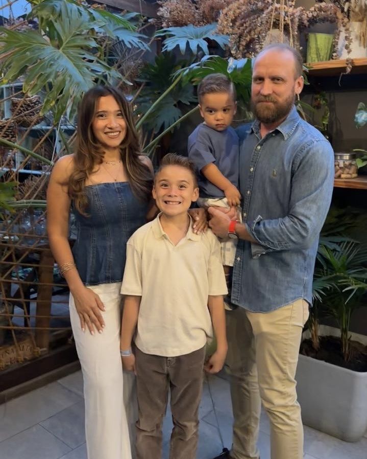 Jordan, Michelle, Myka y Logan Weets